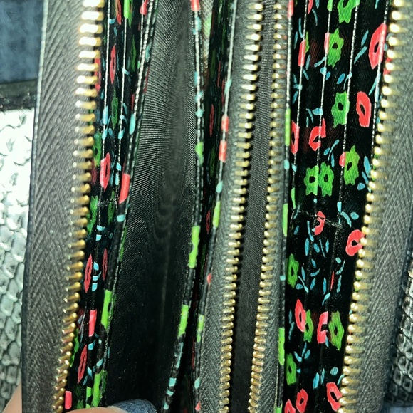 # 610-Prada safiano black leather wallet with blooming 🌺 card inserts.no defects - Picture 3 of 13